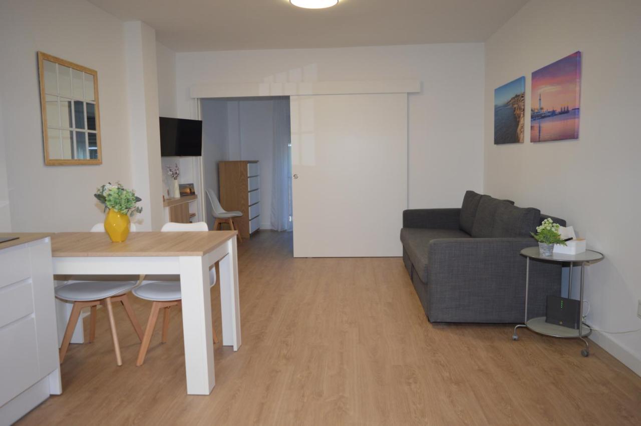 Floridos Playa Piso Reformado De 2 Habitaciones A 50M De La Playa La Cala Del Moral Luaran gambar
